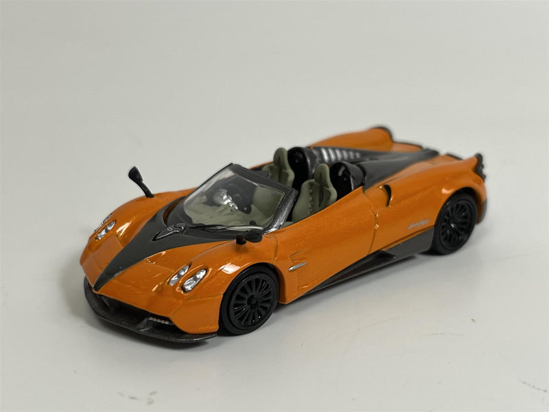 Pagani Huayra Roadster Arancio Saint Topez RHD 1:64 Scale Mini GT MGT00078R