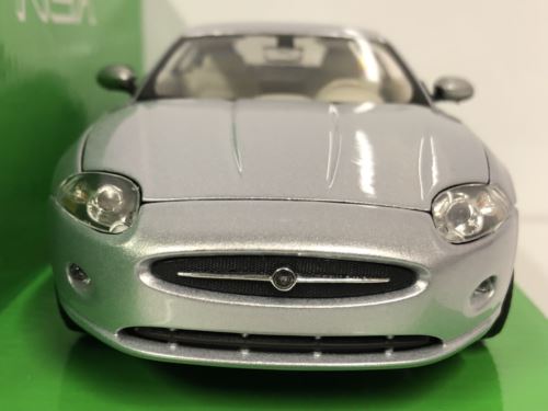jaguar xk coupe silver 1:24 scale welly 22470s  new boxed