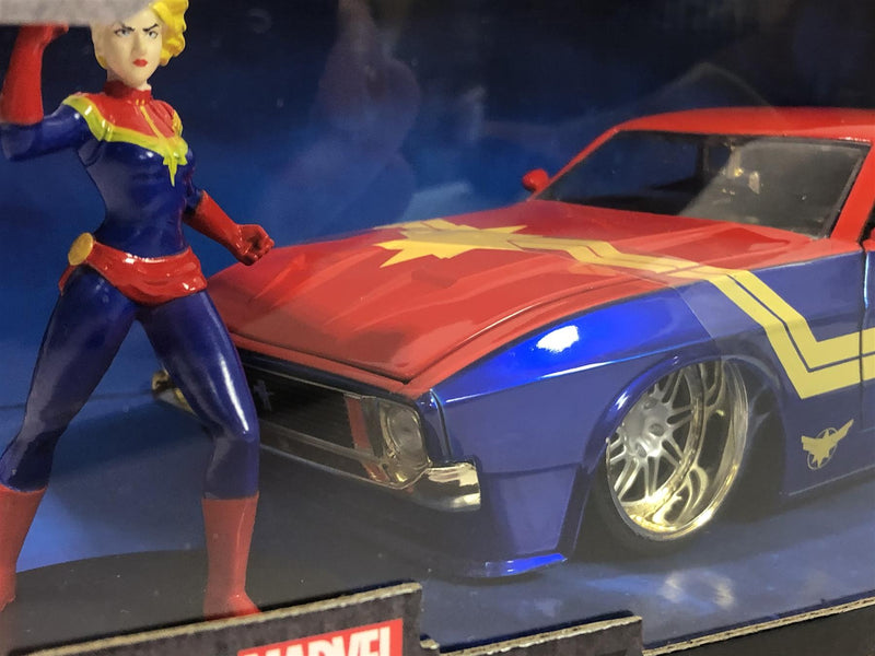 captain marvel 1973 ford mustang with figure 1:24 scale jada 31193