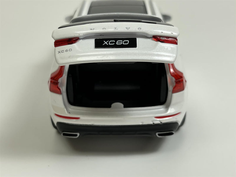 Volvo XC60 LHD Light & Sound White Pearl 1:32 Scale Tayumo 32100013