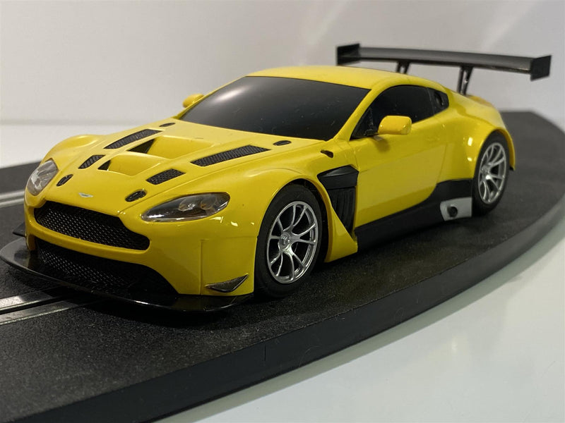 aston martin vantage gt3 yellow scalextric 1:32 scale unboxed new