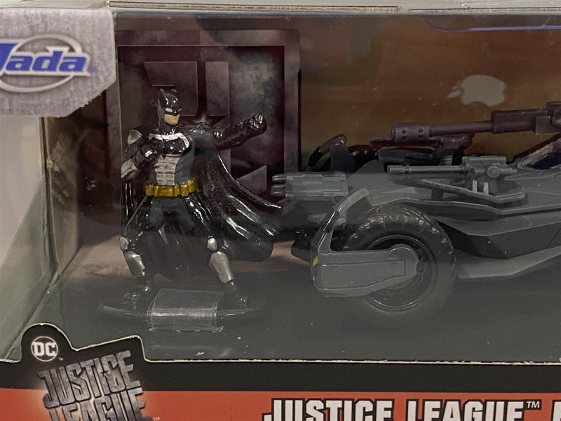 batman justice league batmobile with figure 1:32 scale jada 31706