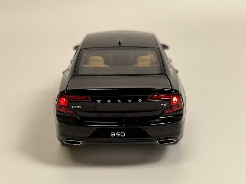 Volvo S90 LHD Light & Sound Onyx Black 1:32 Scale Tayumo 32100012