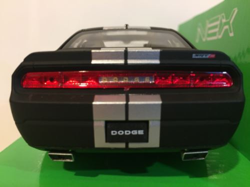 dodge challenger srt 2012 matt black with stripe 1:24/7 scale welly