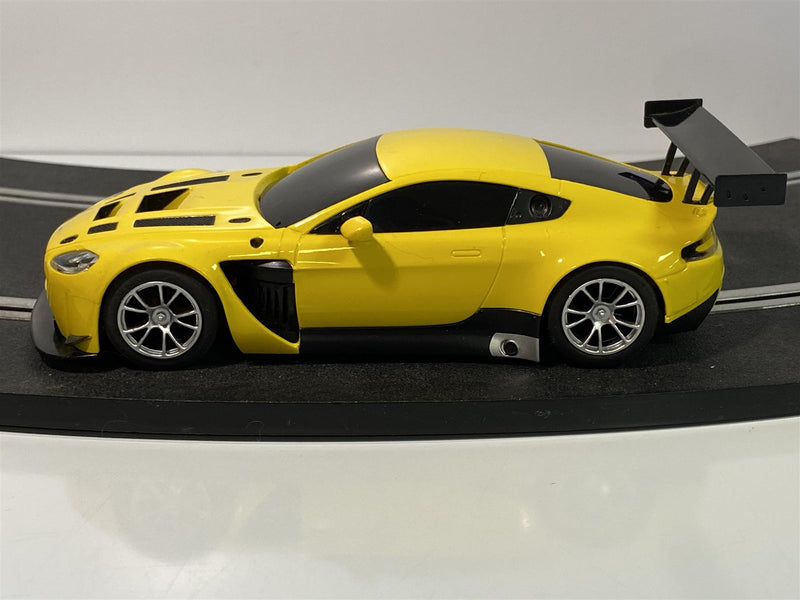 aston martin vantage gt3 yellow scalextric 1:32 scale unboxed new